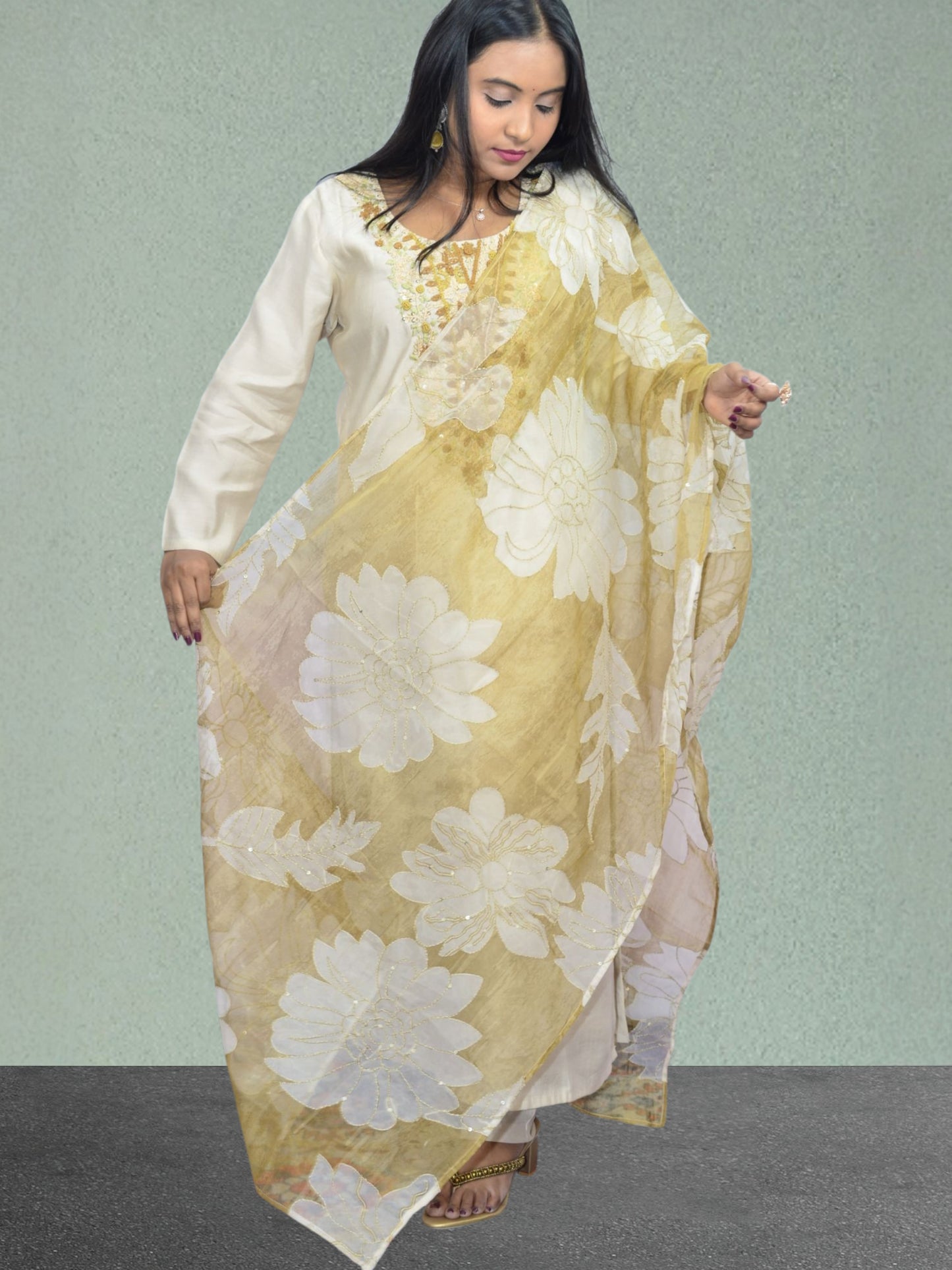 Sunehri Phool Kurta Set