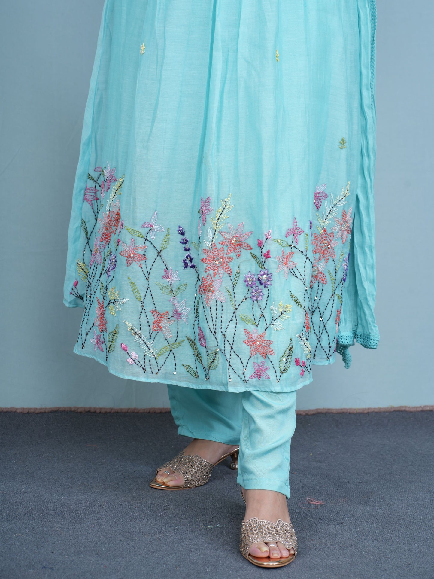 Phoolkari Meadow Kurta Set